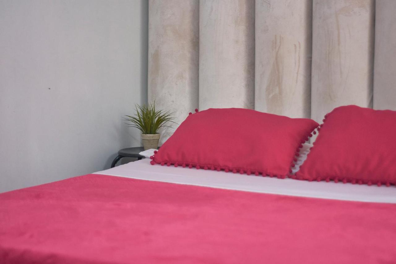 Hostal Casa Estacion Medellín Esterno foto