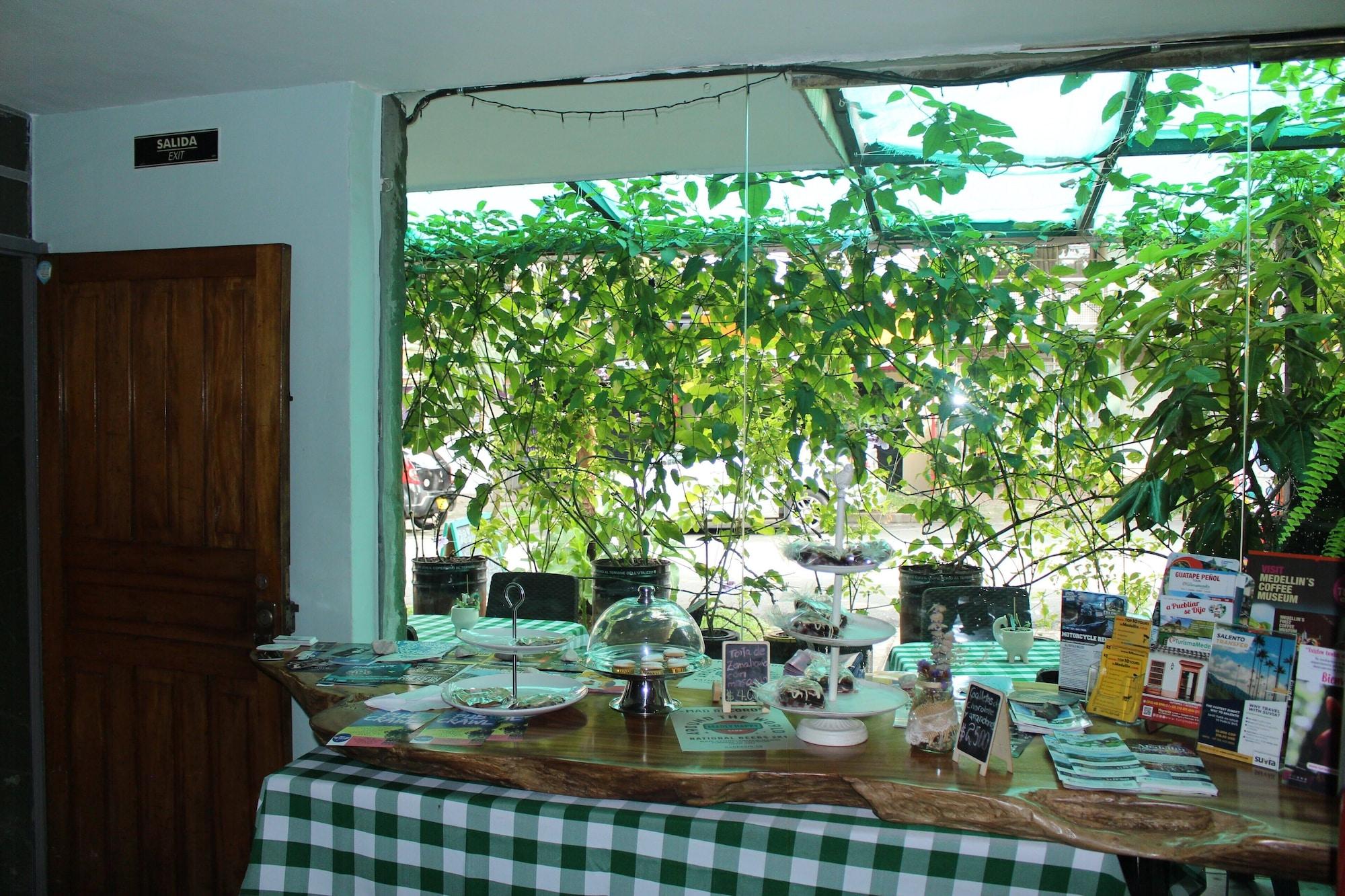 Hostal Casa Estacion Medellín Esterno foto